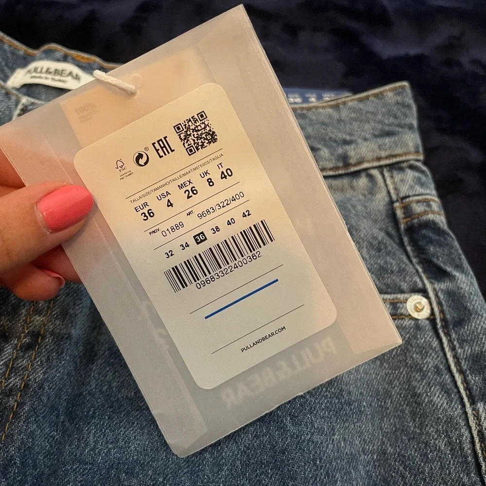 Pull&Bear 90s straight leg jean w/ rips and split hem in blue - Picture 12 of 14